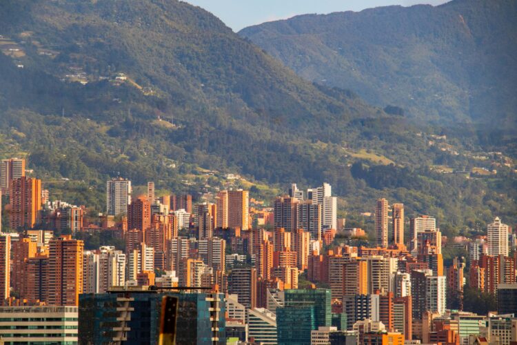 Medellín: Innovación y Sostenibilidad en el Sector Inmobiliario